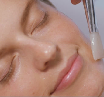 Heyday Professional Peel Facial Enhancement refines texture and clears congestion