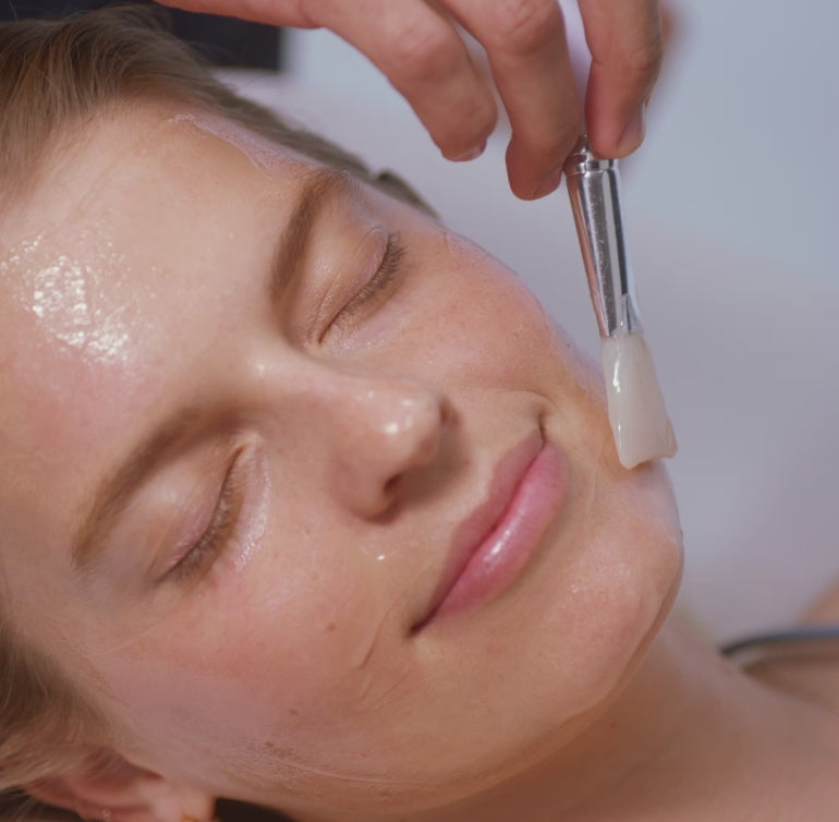 Heyday Professional Peel Facial Enhancement refines texture and clears congestion